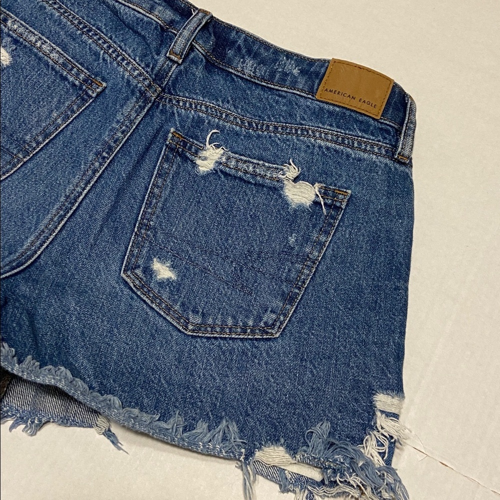 American Eagle distressed raw hem and comfort stretch waistband Size 6 Summer